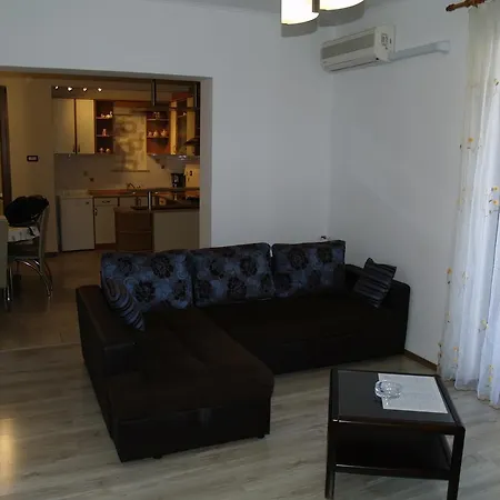Pauletic Apartment *